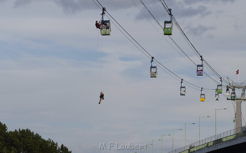 Koelner Seilbahn Gondel blieb haengen Koeln Linksrheinisch P618.JPG - Miklos Laubert